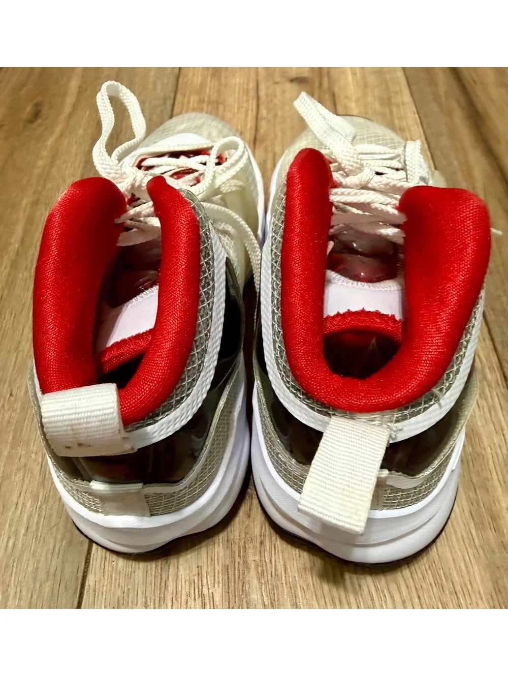 Nike LeBron 19 XIX Sketch GS DD0421-101 White Red Boys 2.5 Basketball Shoes EUC